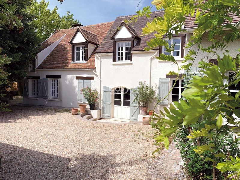 Country house located near Paris, France, ideal for professional photo shoots and creative photography sessions